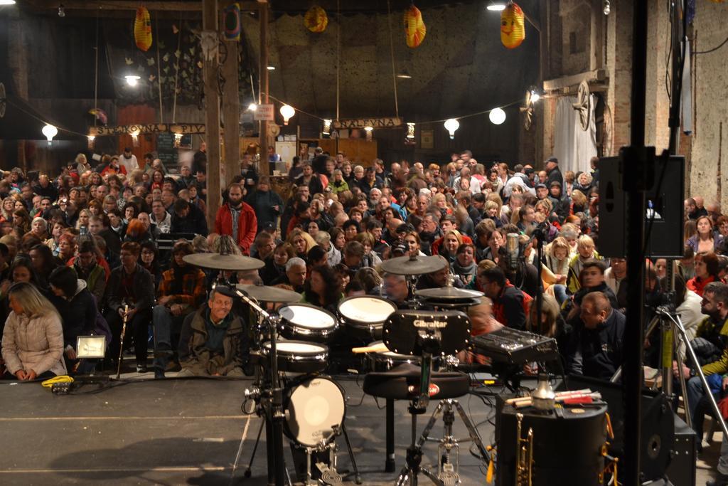 Penzion Dvur Krasikov Kokasice Bagian luar foto